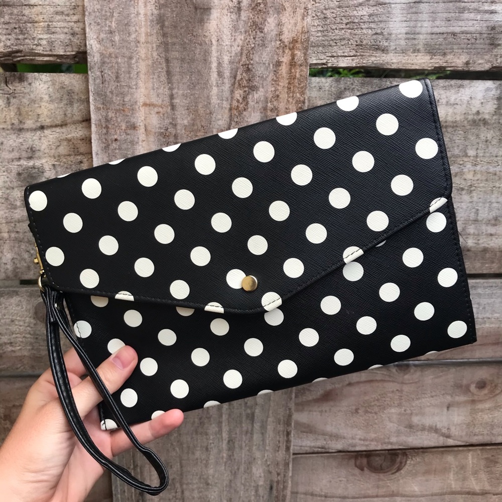 ❌SOLD❌ Wristlet B&W Polka Dot
